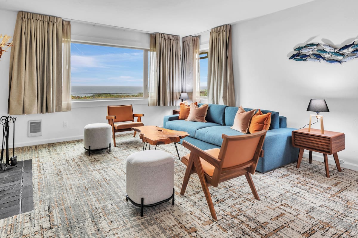 Vacation Home 144 | Woonkamer | Een 46-inch televisie met kabelzenders en streamingdiensten