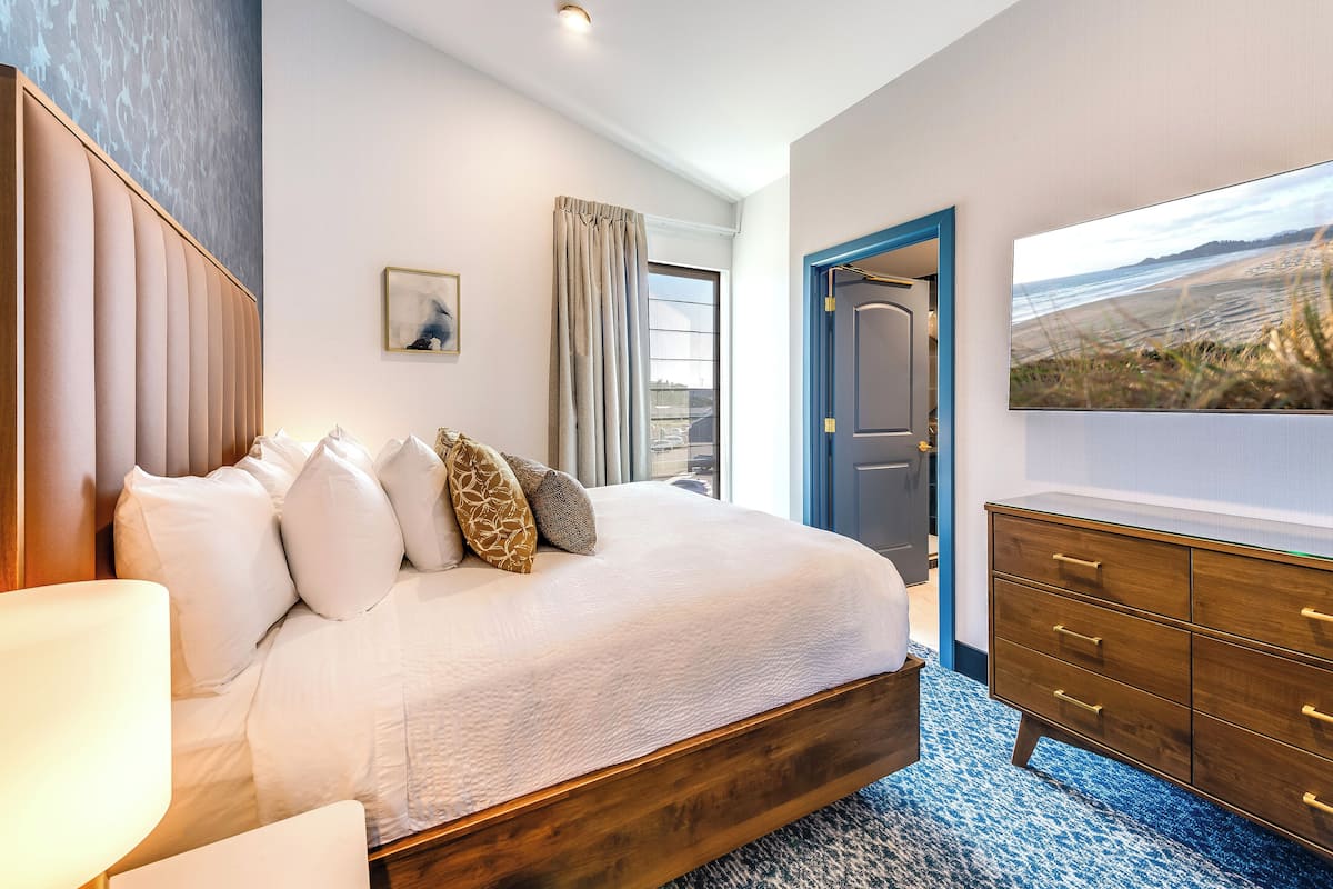 Superior suite, meerdere bedden, niet-roken, uitzicht op heuvels | 1 slaapkamer, een kluis op de kamer, individueel gedecoreerd