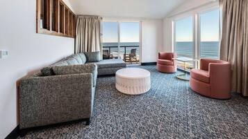 Superior suite, Meerdere bedden, niet-roken, uitzicht op zee | Een kluis op de kamer, individueel gedecoreerd, een bureau