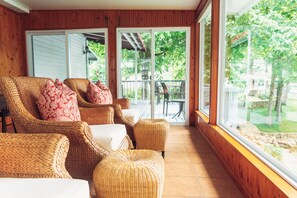 Interior - Finn Inn, Lake of the Ozarks, lakefront home with beach, quiet cove (Gravois Mills)