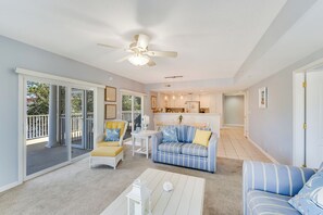 Flat-screen TV, fireplace, DVD player