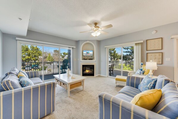 Flat-screen TV, fireplace, DVD player