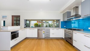 Microwave, oven, dishwasher, coffee/tea maker - Ocean Blue - 5 Bedroom Pet-Friendly Beachside Home (Kingscliff)