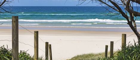 Una spiaggia nelle vicinanze
