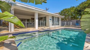 Pool - Ocean Blue - 5 Bedroom Pet-Friendly Beachside Home (Kingscliff)