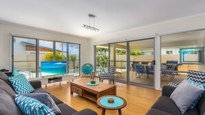 TV, Netflix, streaming services - OCEAN BLUE ON SALT BEACH (Kingscliff)