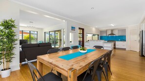 Dining - OCEAN BLUE ON SALT BEACH (Kingscliff)