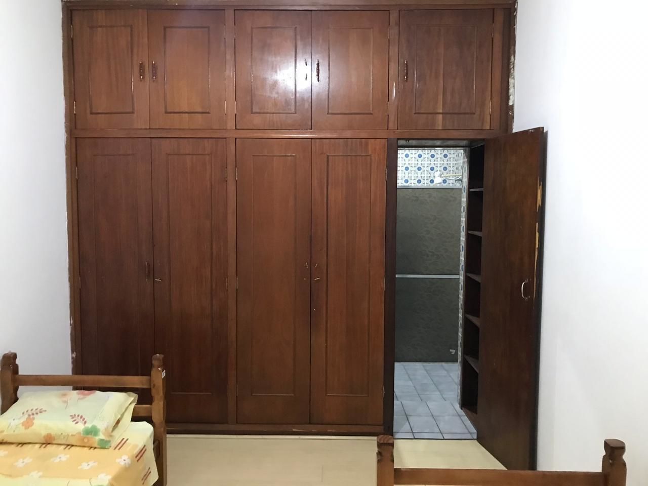 1-cama em Domitório Partilhado com 6 camas | Cortinas blackout, ferros/tábuas de passar roupa, Wi-Fi de cortesia