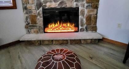 Hot tub, Mountain Air, Pool Table, Fireplace, Sauna, Lake