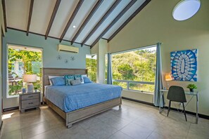 3 slaapkamers, een bureau, een strijkplank/strijkijzer, gratis wifi