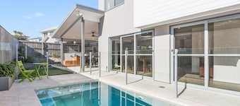 PEBBLES PÅ CASUARINA STRAND