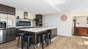 Microwave, oven, dishwasher, coffee/tea maker