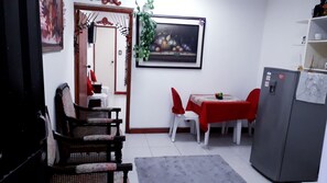 Comfort Studio, 1 Queen Bed, Private Bathroom | Living area | 40-inch plasma TV with cable channels, TV - Apartamentos Manga Real (Cartagena)