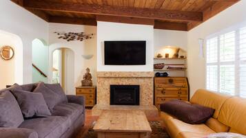 Smart TV, chimenea, Netflix y Hulu