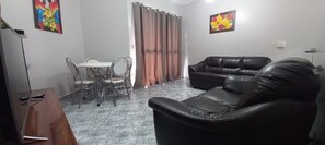 Smart TV - MARTIN DE SÁ BEACH APARTMENT + WI FI + SWIMMING POOL + PARKING SPACE. CLOSE TO THE SEA!! (Caraguatatuba)