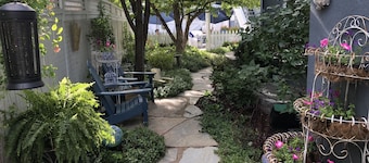 Charming Carriage House In Prospect New Town