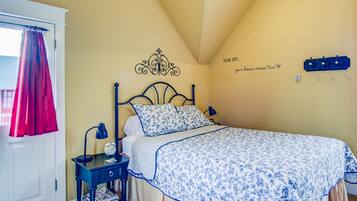 Bureau, fer et planche à repasser, Wi-Fi gratuit, draps fournis