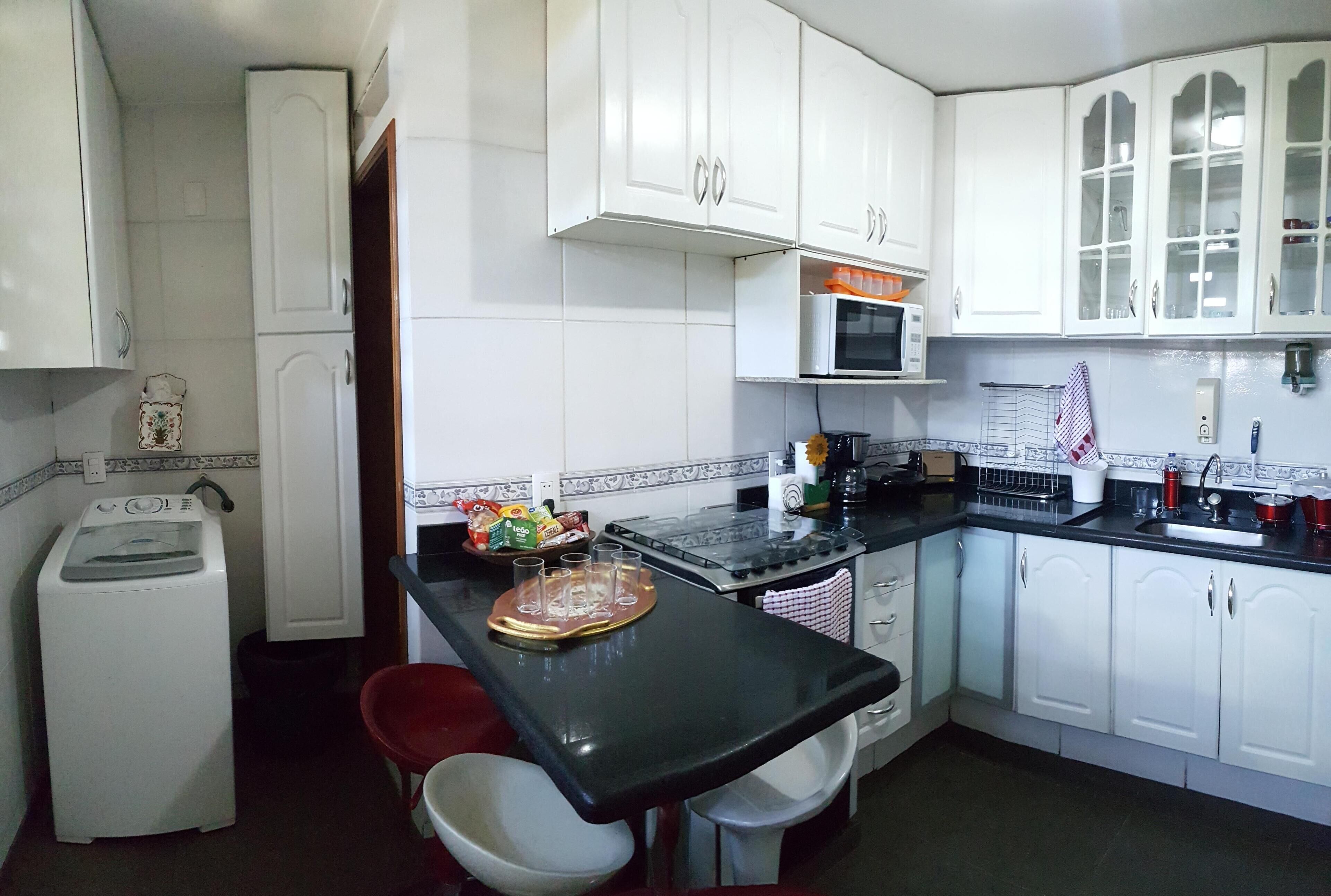 Geladeira, micro-ondas, fogão, cooktop