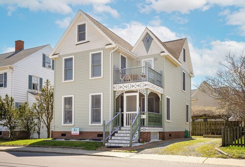 Beautifully updated cottage near Historic Downtown by Seaside Vacations & Sales