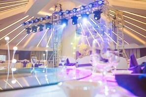 Indoor wedding - ZTE Hotel, Nanjing (Nanjing)