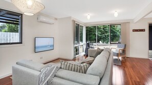 3 Bedroom House | Living room