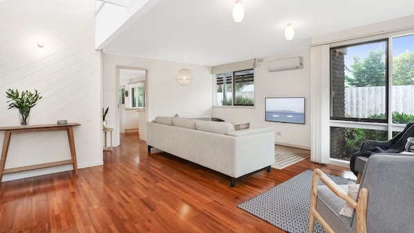 3 Bedroom House | Living area