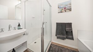 3 Bedroom House | Bathroom | Separate tub and shower, deep soaking tub, rainfall showerhead - Backyard Bliss Blairgowrie (Blairgowrie)