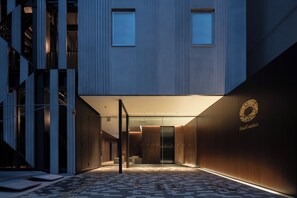 Front of property - Hotel Comfact (Tokyo)