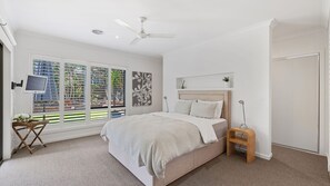 4 bedrooms, iron/ironing board, WiFi