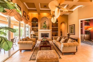 Smart-tv, eldstad, dvd-spelare och böcker