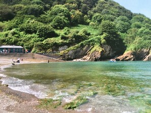 Beach nearby, sun-loungers - 4* GOLD AWARD-WINNING SPACIOUS,STUNNING ANNEXE,BEAUTIFUL SEA VIEWS,GARDEN,WIFI (Ilfracombe)