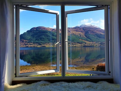 A tranquil, wildlife haven with stunning loch and mountain views - pet friendly.