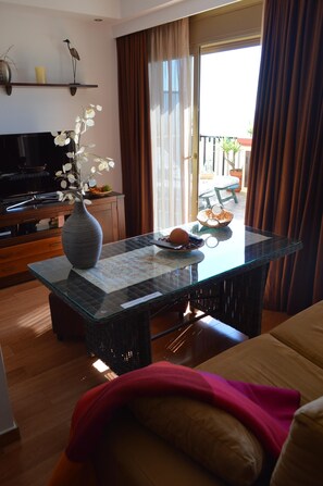 Smart TV, ping pong, books
