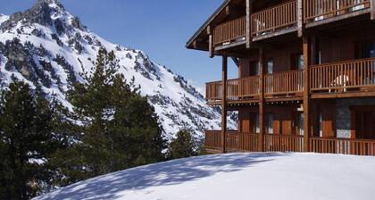 Arc 2000 Chalet, Peaceful Chalet By Slopes with Pool/Spa
