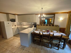 Dining - Arc 2000 Chalet, Peaceful Chalet By Slopes with Pool/Spa  (Bourg-Saint-Maurice)