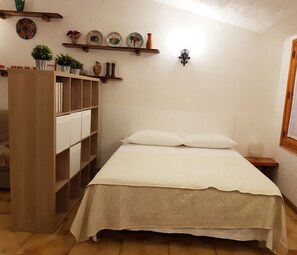 1 habitación, tabla de planchar con plancha, wifi y ropa de cama 