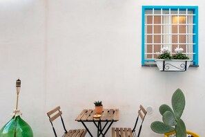 Outdoor dining - Light Blue - Apartment in the middle of everything (Torre Annunziata)
