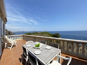 تناول الطعام بالخارج