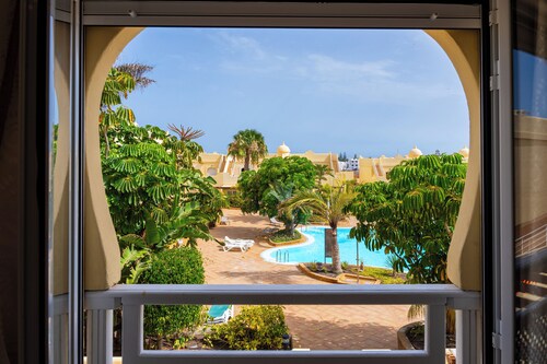 3 bedroom villa in quiet complex with swimming pools / private wifi / UKTV