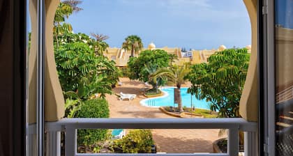 3 bedroom villa in quiet complex with swimming pools / private wifi / UKTV