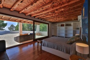 5 bedrooms, in-room safe, iron/ironing board, free WiFi