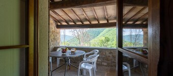 Beautiful Tuscan farmhouse in the countryside with swimming pool