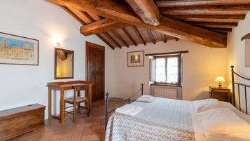 9 bedrooms, iron/ironing board, WiFi, bed sheets