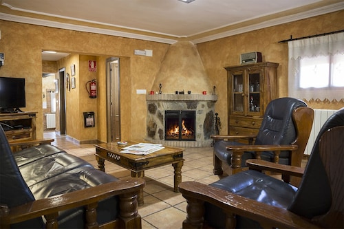 Casa Rural. Alquiler integro. N.º Registro 42/00201.  13 pax. Mascotas petición