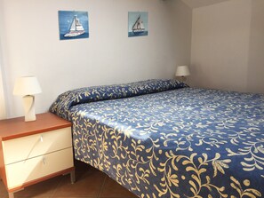 2 bedrooms, iron/ironing board, free WiFi - Casa Azzurra: beautiful apartment a few meters from the sea in S. Lorenzo (San Lorenzo al Mare)