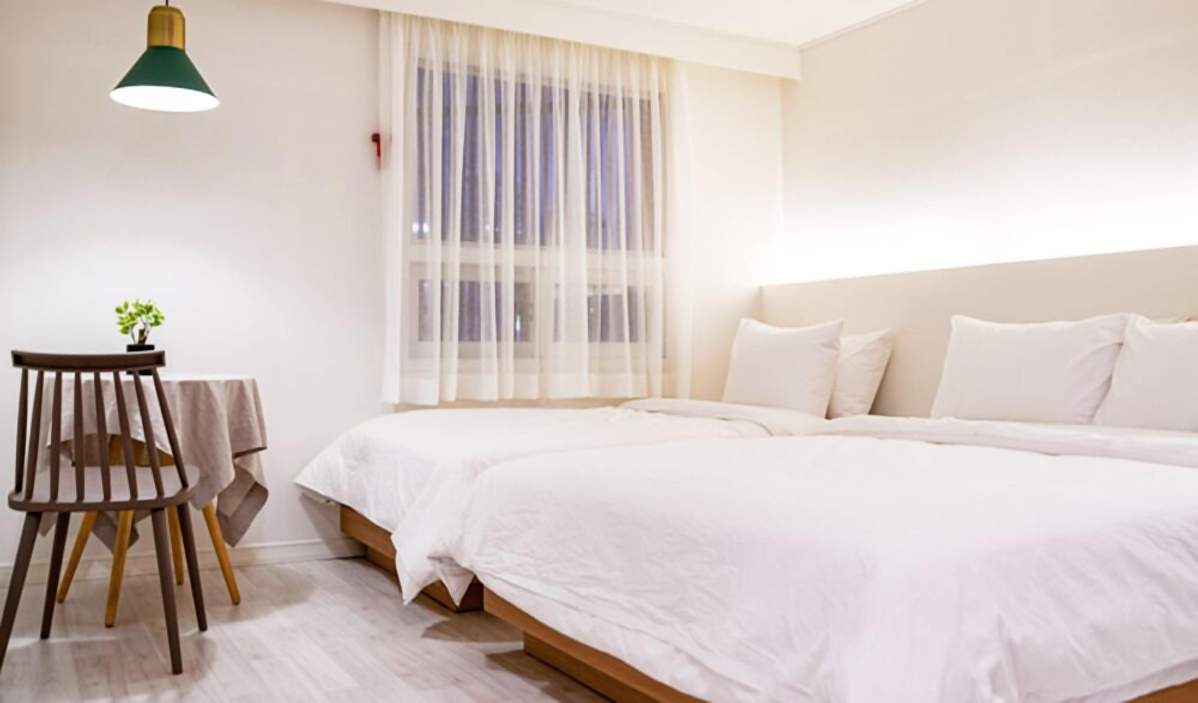 deluxe twin room | 1 bedroom, soundproofing, free wifi, bed sheets