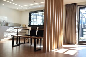 Frist Deluxe Family | 起居區