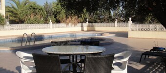 Relax , in the neighbourhood of maintains , beaches and cities