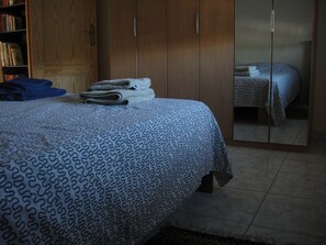 4 bedrooms, WiFi, bed sheets - Relax , in the neighbourhood of maintains , beaches and cities (Crevillent)