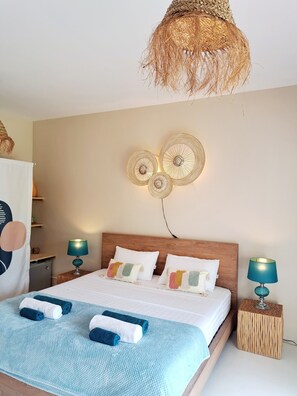 In-room safe, individually decorated, individually furnished, desk - Laura's Guest House - adult only - (Koh Samui)